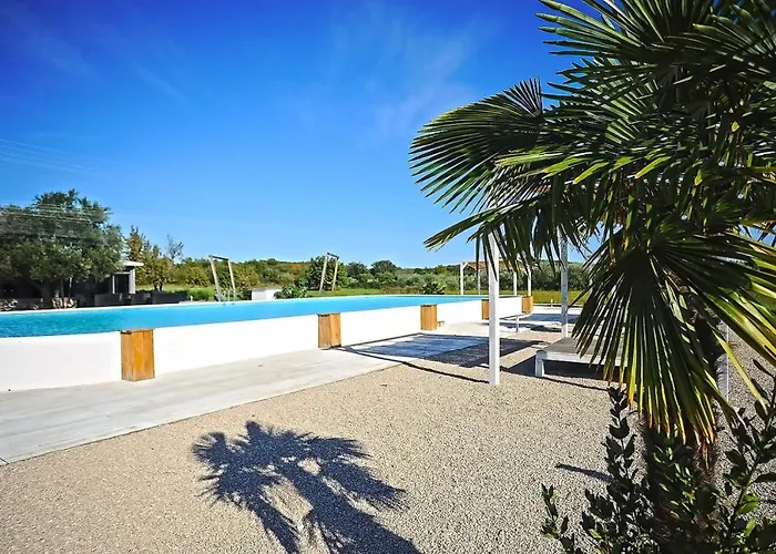 빌라 Unique Mojito With Extra Large Pool In For Up To 12 Persons, 6 Bedrooms 로비니